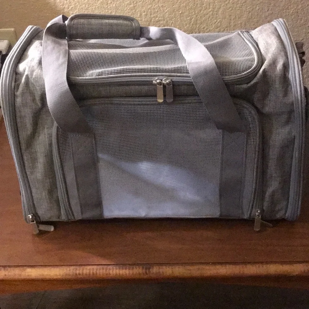 Collapsible Fabric Zipper Grey Pet Carrier Brand New Never Used NWOT